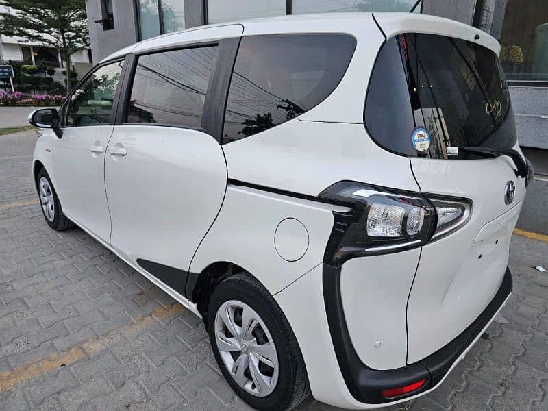 Toyota Sienta 2019 / 24 , urgent sale , 4 grade 10