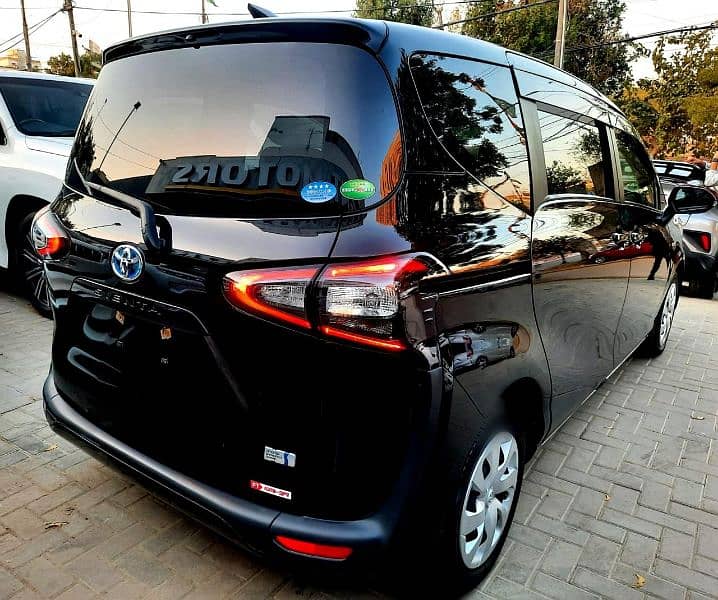 Toyota Sienta 2018 5