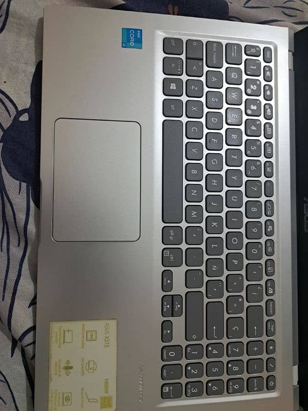 Asus vivobook i3 (11th gen) 1