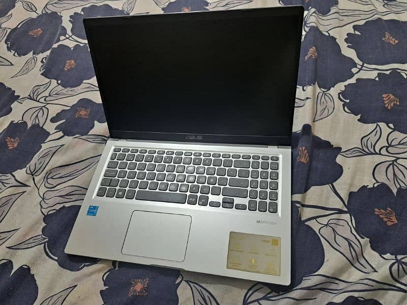 Asus vivobook i3 (11th gen) 2