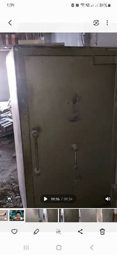 iron safe 8/10 condition