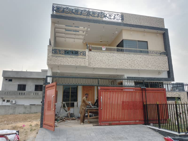 Brand new 8 Marla house for rent 8