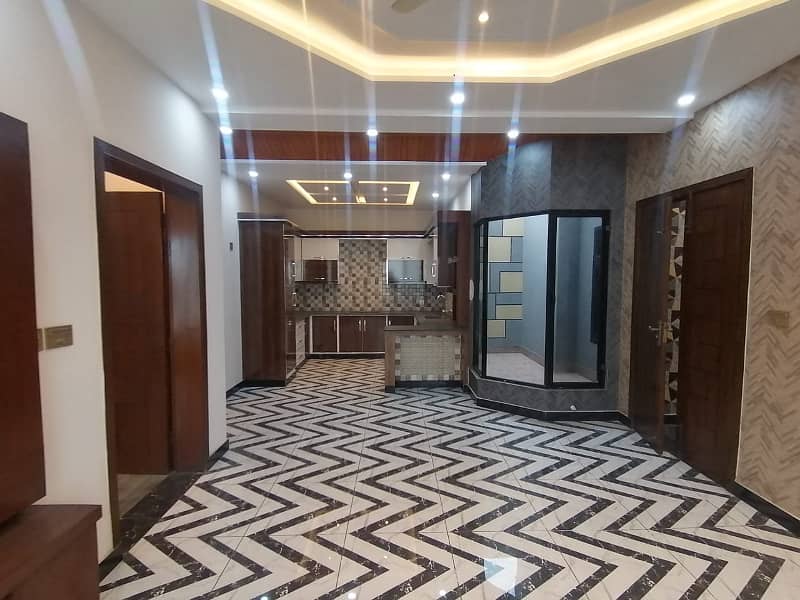 Stunning 10 Marla House For Rent In EE On 60 Feet Road In Citi Housing Gujranwala 10