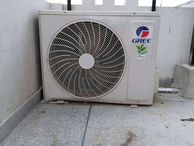 Floor Standing AC.  (chiller) Gree 3.5ton (inverter) 3