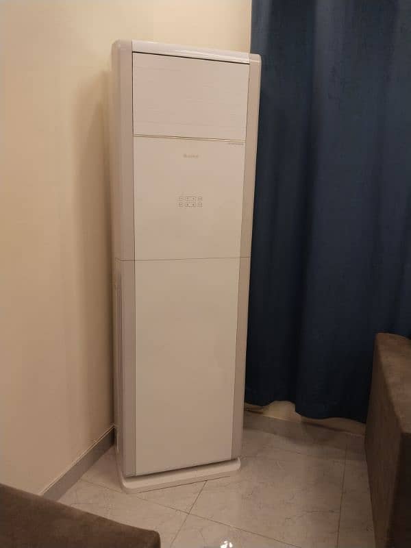 Floor Standing AC.  (chiller) Gree 3.5ton (inverter) 4