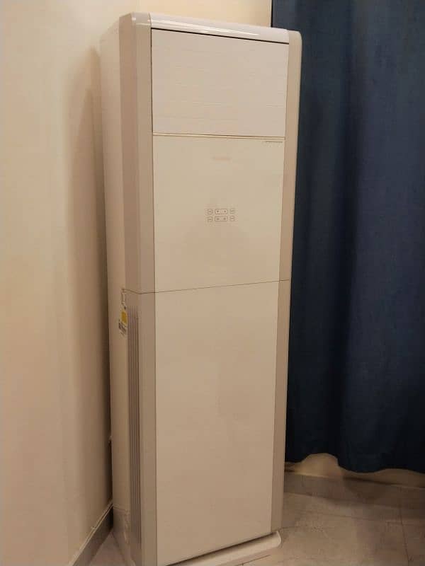 Floor Standing AC.  (chiller) Gree 3.5ton (inverter) 5