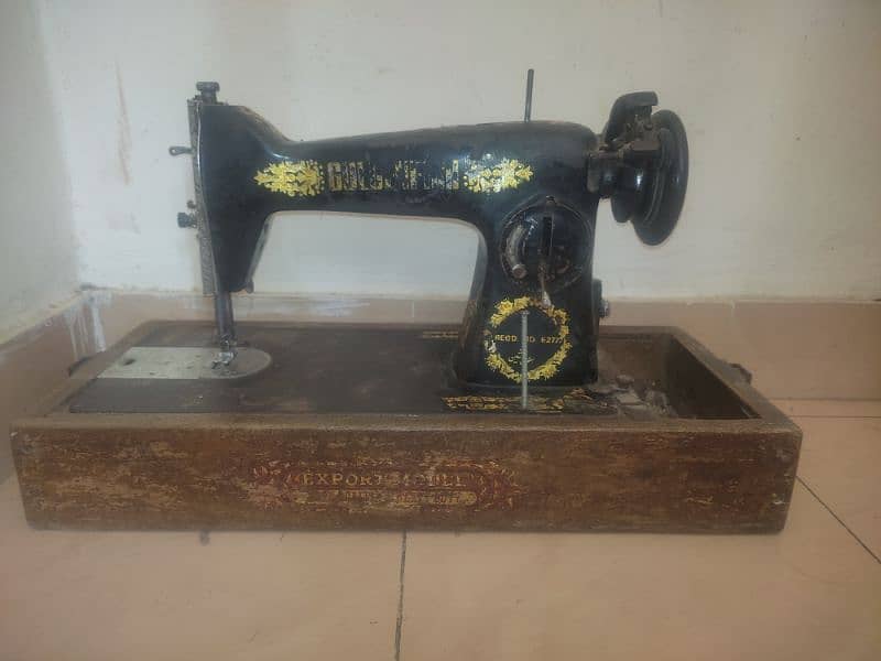 Golden Sewing machine works well 1