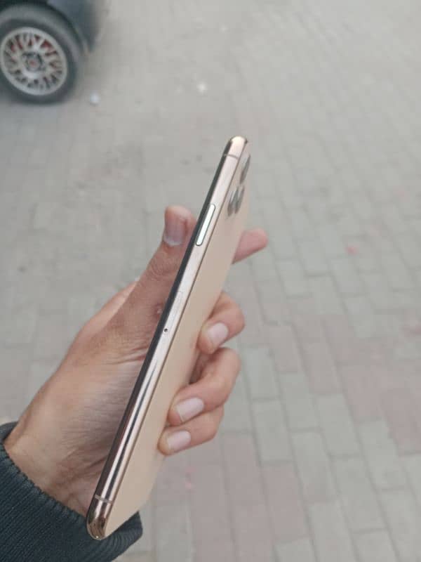 Iphone 11 pro max 256Gb pta prove golden 1