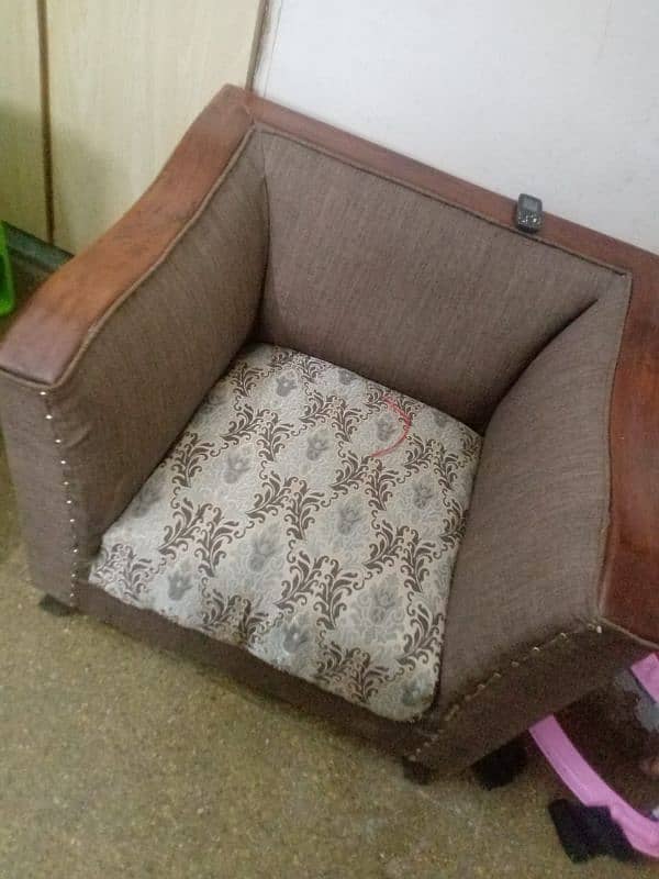 5 seater sofa best condition 1