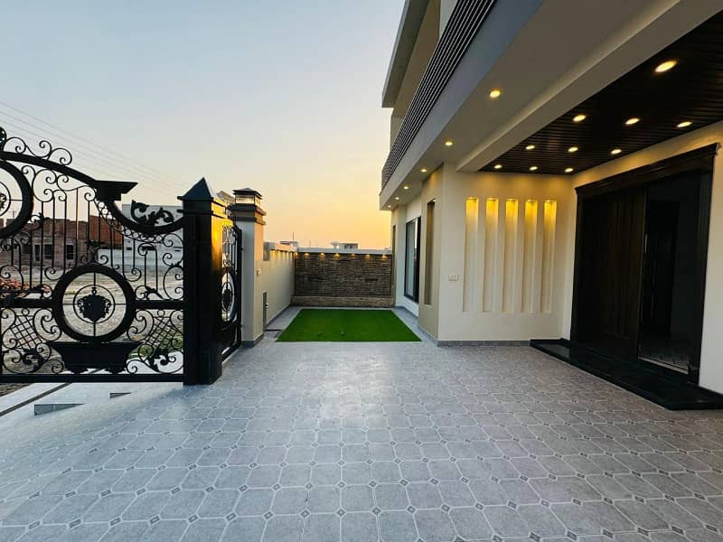 10 merla triple story for sale in buch villas multan 19