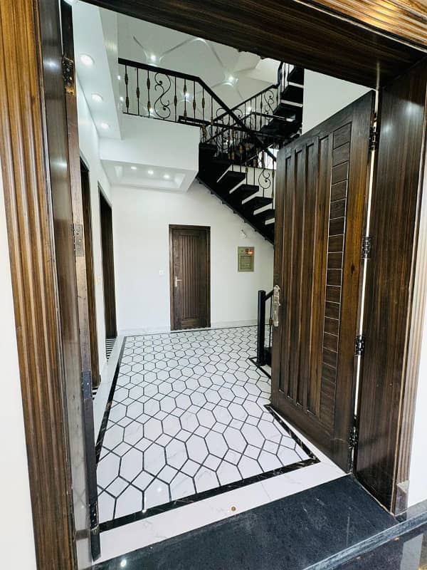 10 merla triple story for sale in buch villas multan 25