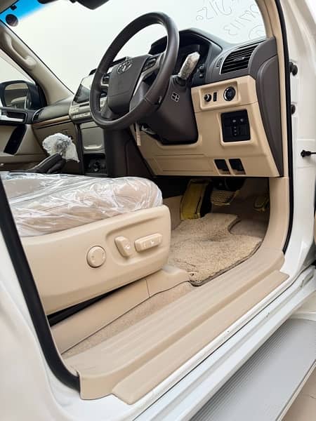 Toyota PradoTx-L  2018 Beige Room 5