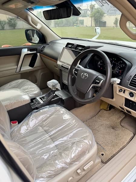 Toyota PradoTx-L  2018 Beige Room 6