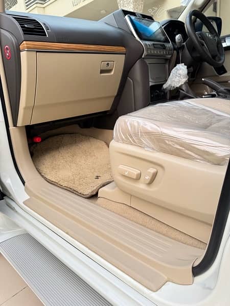 Toyota PradoTx-L  2018 Beige Room 11