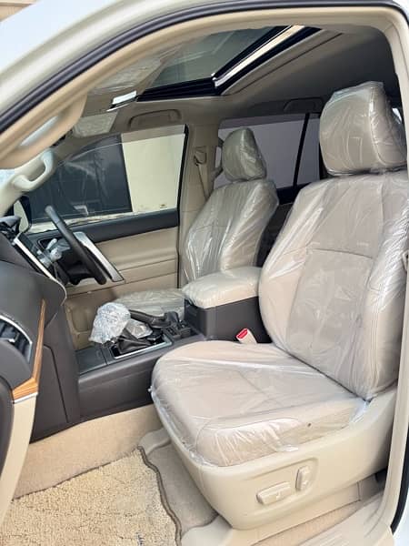 Toyota PradoTx-L  2018 Beige Room 12