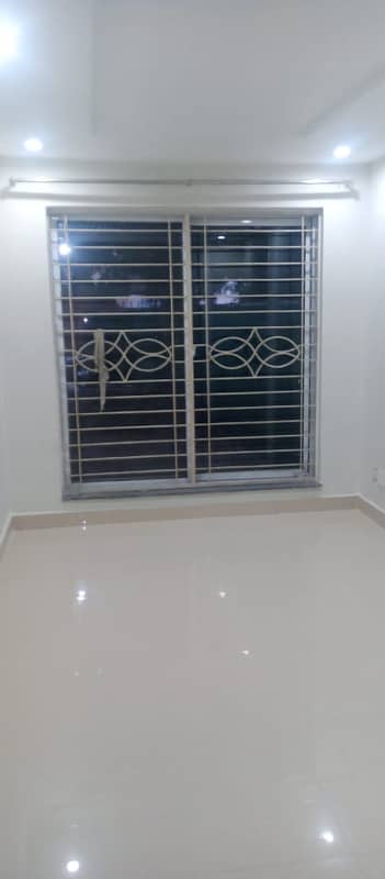 Iqbal Town 8 Marla. Ground Floor Tile Flooring Falte For Family At Chanab Block 22