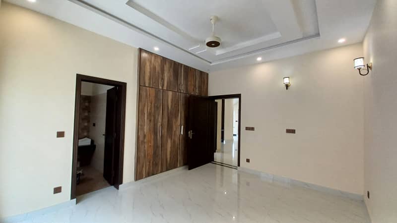 10 Marla Villa Available For Rent In Bahria Orchard 23