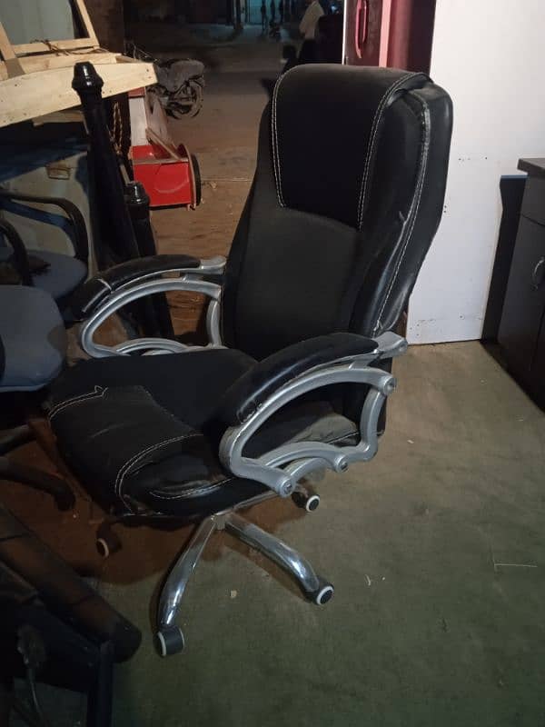 18 chairs available good condition 6