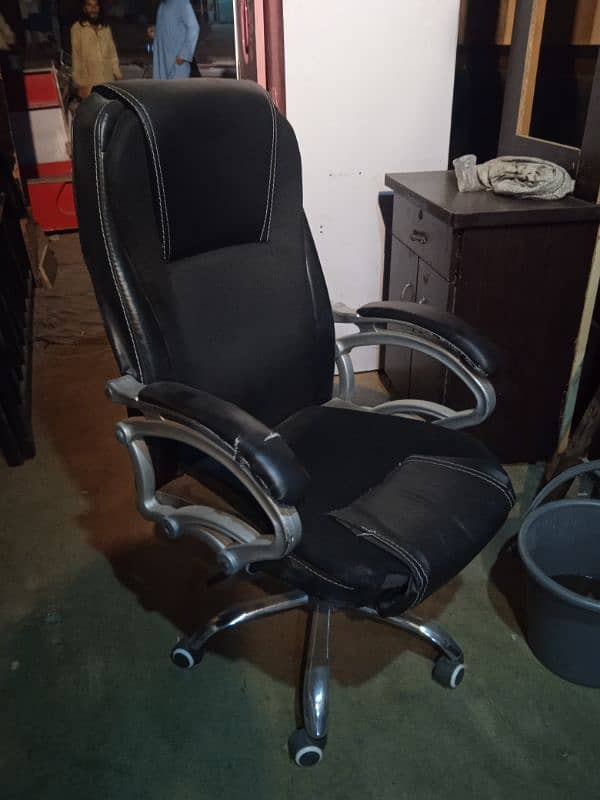 18 chairs available good condition 1