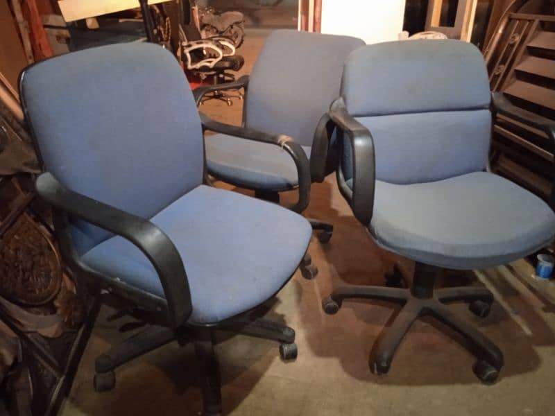 18 chairs available good condition 3