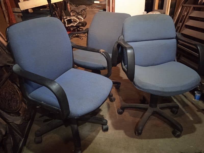 18 chairs available good condition 4