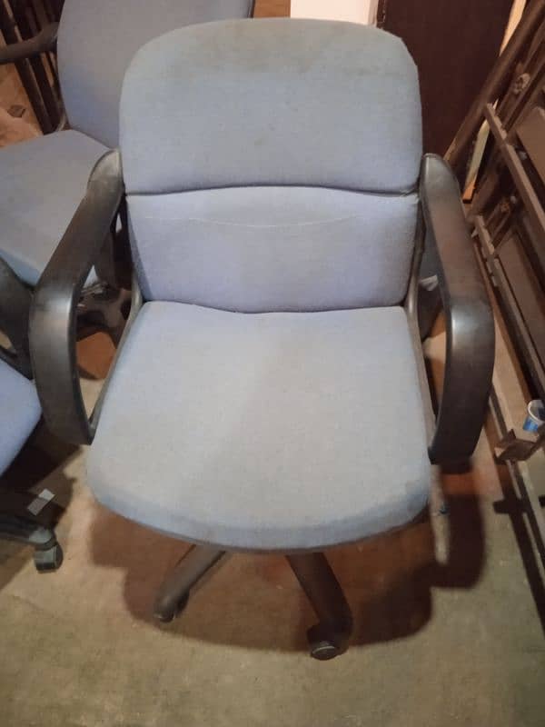 18 chairs available good condition 5