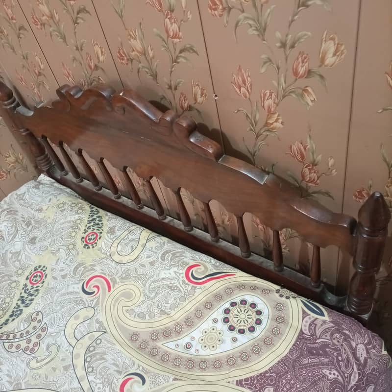 Single wooden bed 1