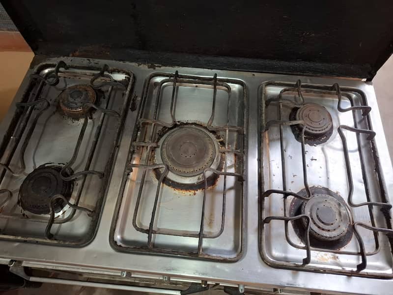 Used cooking range with 5 burners with oven and grill hotpoint 3