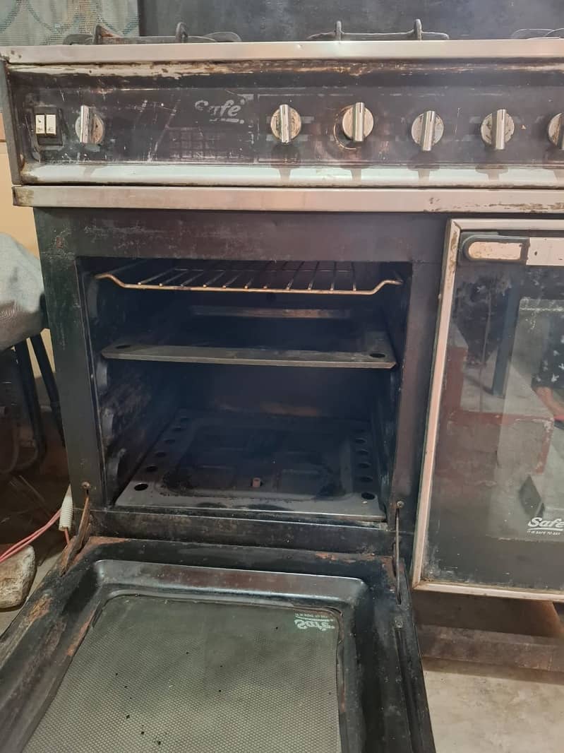 Used cooking range with 5 burners with oven and grill hotpoint 4