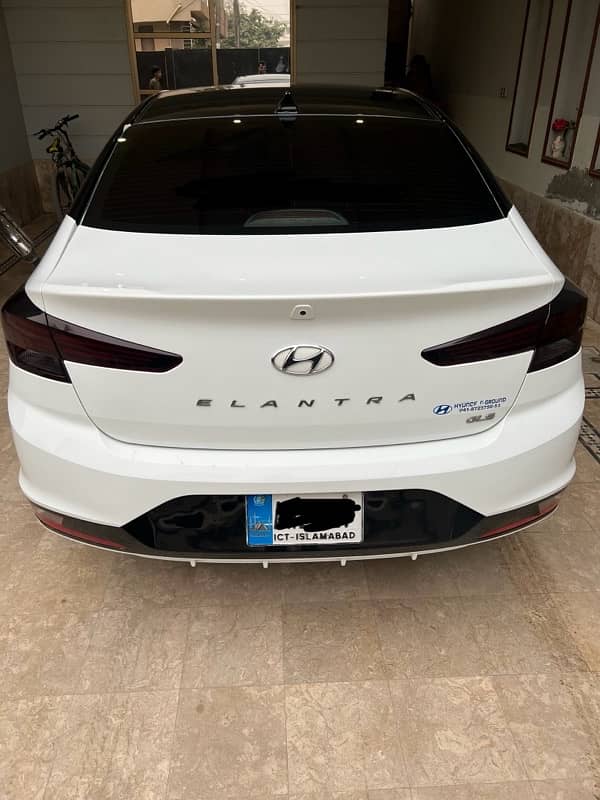 Hyundai Elantra 2022 4