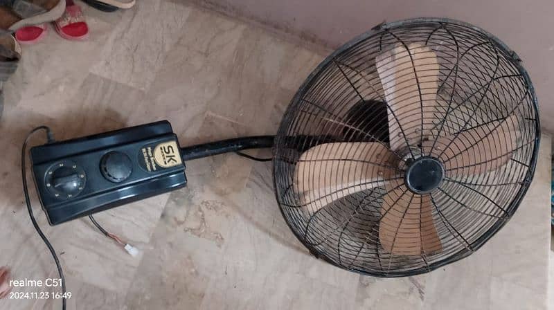 sk bracket fan in good condition 1