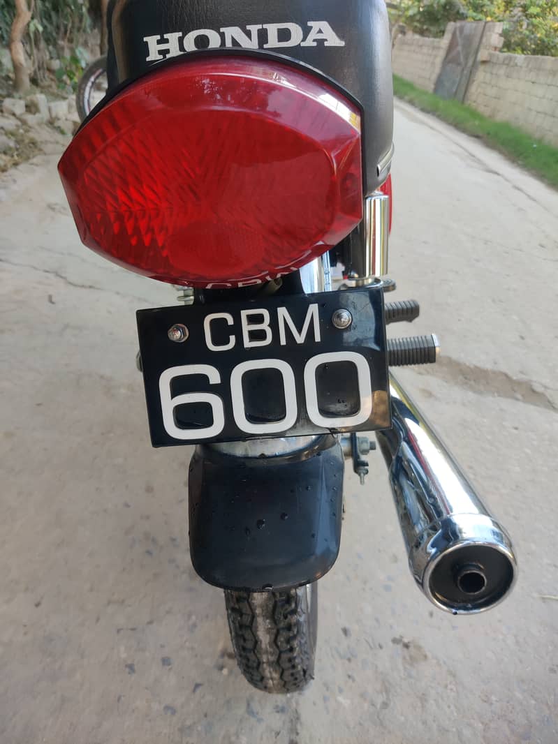 I am selling my bike Honda 125 golden numbers 6