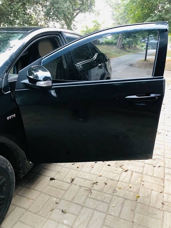 Toyota Corolla GLI 2015/16 in Excellent condition for sale 3