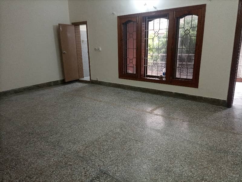 beautiful location upper portion available for rent 31