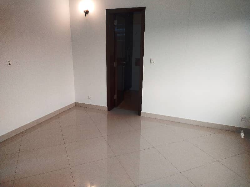 01 Kanal Tiles Floor Beautiful Upper Portion Available For Rent In DHA Lahore 3