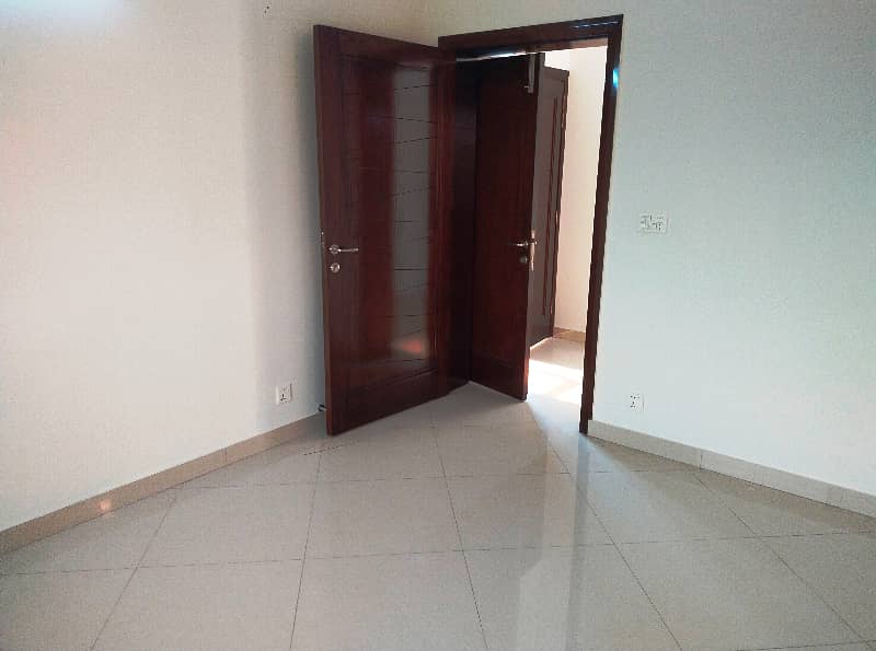 01 Kanal Tiles Floor Beautiful Upper Portion Available For Rent In DHA Lahore 5