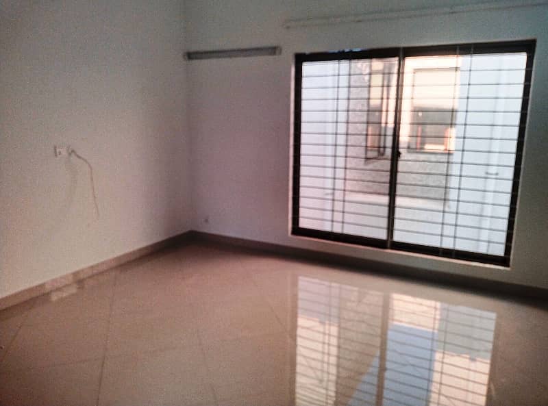 01 Kanal Tiles Floor Beautiful Upper Portion Available For Rent In DHA Lahore 9