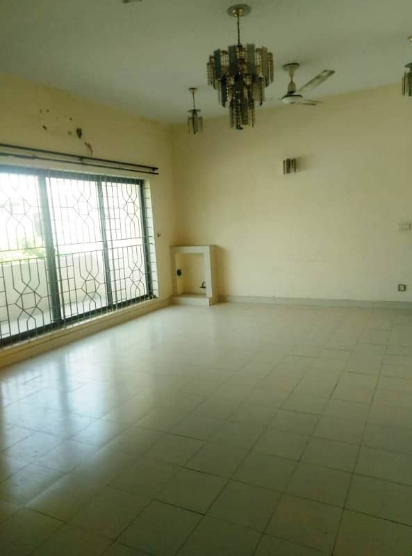 01 Kanal Tiles Floor Beautiful Upper Portion Available For Rent in DHA Lahore Cantt 5