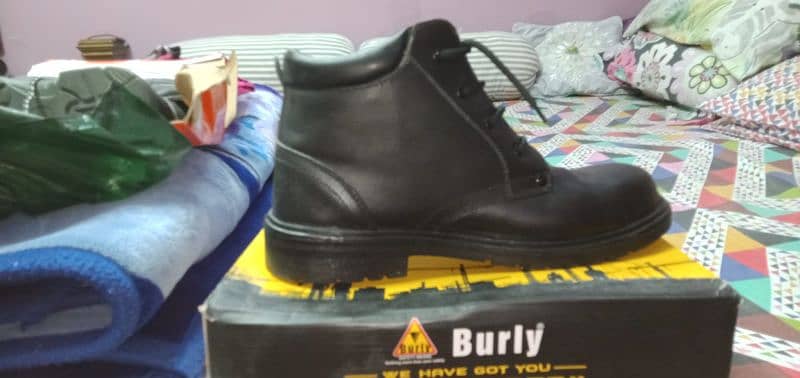 safety shoes for sell 2 pair 5