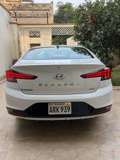 Hyundai Elantra 2021