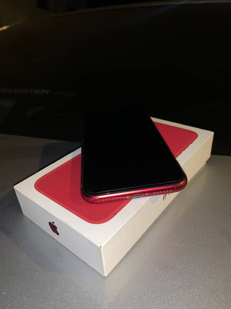 Iphone 11 (Product Red) 128GB 6