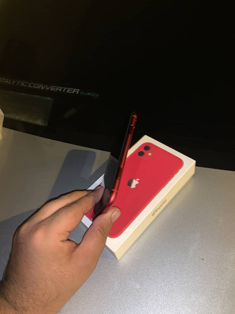 Iphone 11 (Product Red) 128GB 7