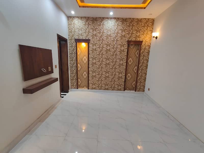 5 Marla House For Rent in Bahria Town Lahore. 24