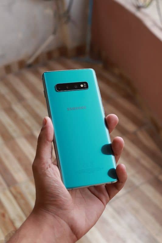 Samsung s10 plus. official approved. lush condition. 6