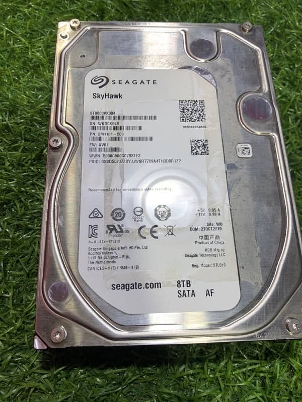 SEAGATE SKYHAWK 8TB ST8000VX004 0