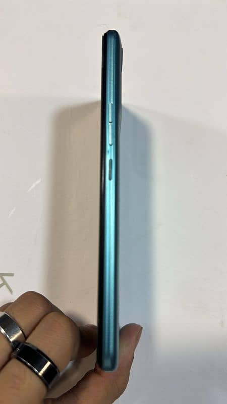 Tecno Spark 8C 6 , 128 GB 3