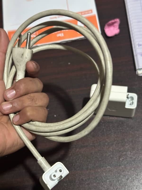 MacBook Charger 87 Watt 2