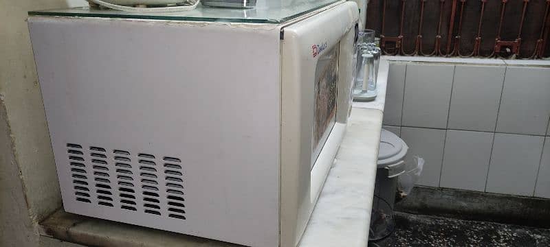 Dawlance microwave oven with grill 4