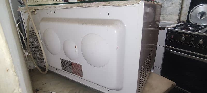 Dawlance microwave oven with grill 8