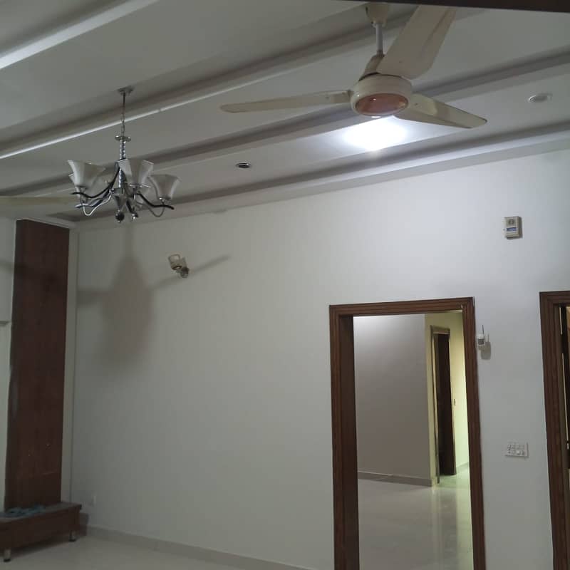 10 Marla House For Rent In Bahria Town Lahore 8